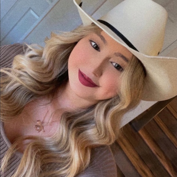 Meet your Posher, Krystal - Picture 1 of 1